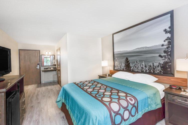 Super 8 by Wyndham Redding photo 3