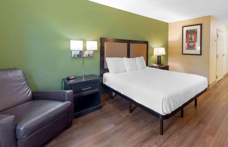 Extended Stay America Select Suites - Raleigh - Cary - Regency Parkway South photo 2