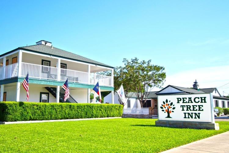 Peach Tree Inn & Suites photo 1