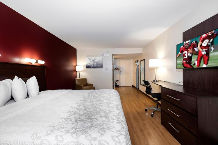 Red Roof Inn PLUS+ Tuscaloosa - University photo 2