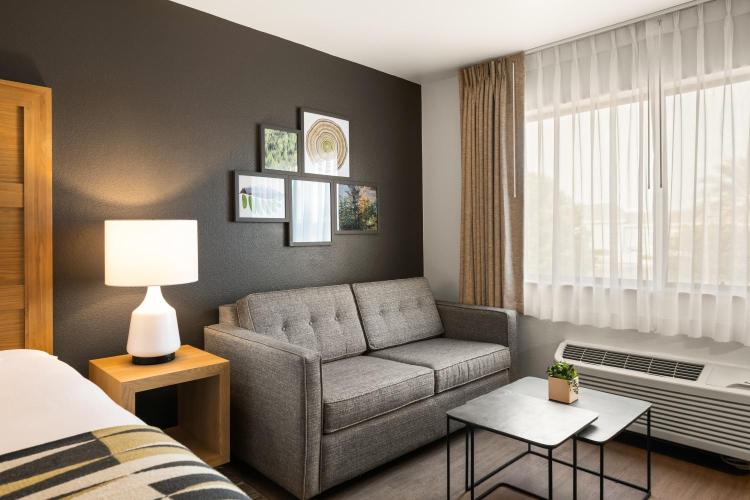 Oxford Suites Redding photo 3