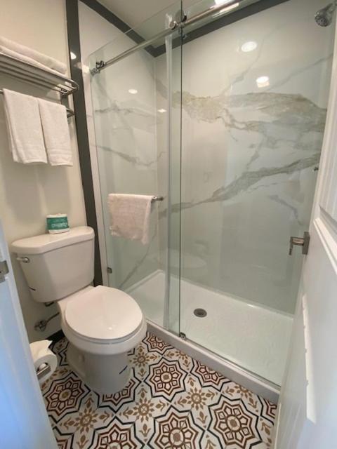 Super 8 by Wyndham Oceanside Downtown photo 3