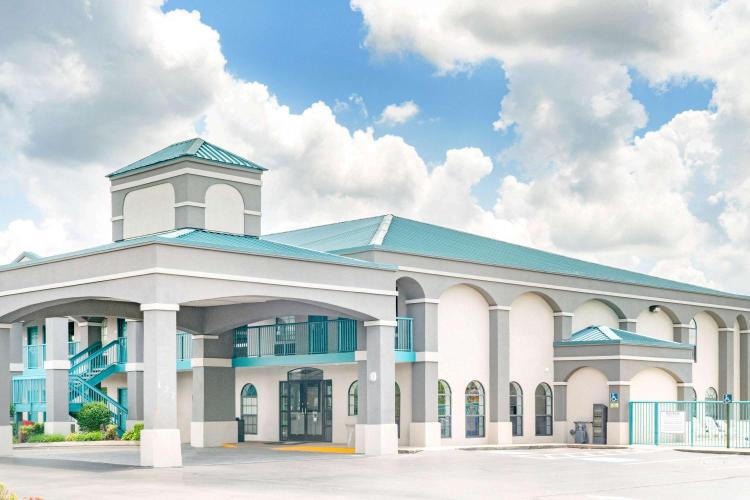 Super 8 by Wyndham Murfreesboro photo 1