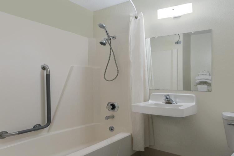 Super 8 by Wyndham Wisconsin Dells photo 3