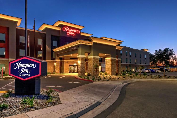 Hampton Inn Fresno Airport photo 1