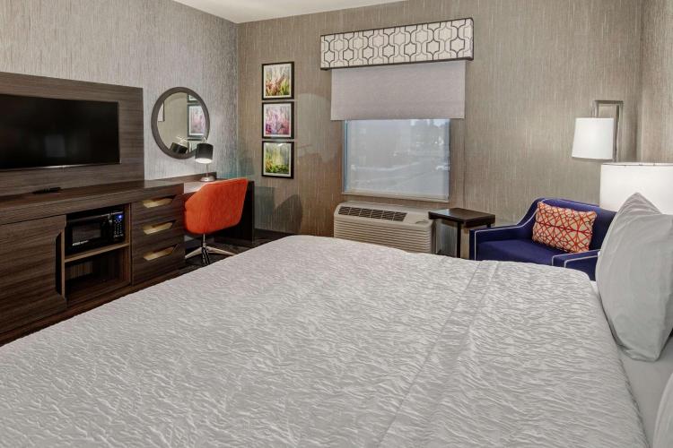 Hampton Inn Fresno Airport photo 2