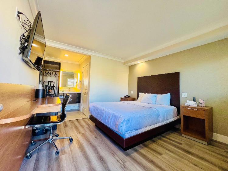 Greenwich Inn photo 2