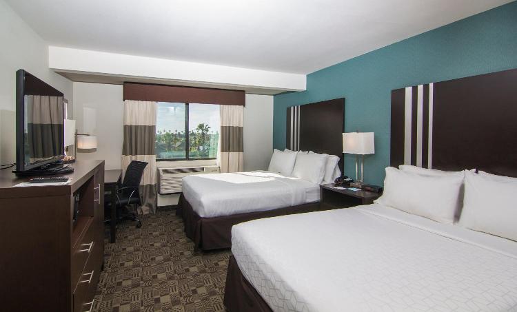 Holiday Inn Express Hotel & Suites Carlsbad Beach by IHG photo 2