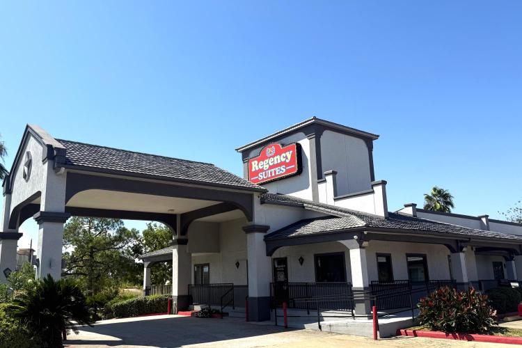 Hotel O Regency Suites Houston - IAH Beltway 8 photo 1