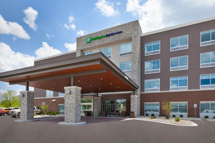 Holiday Inn Express & Suites - Grand Rapids Airport - South by IHG photo 1
