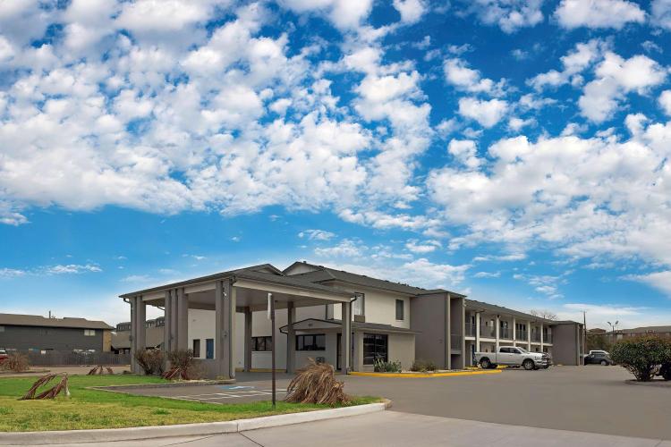 Studio 6 Waco TX - Downtown - Baylor photo 1