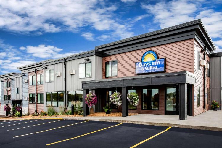 Days Inn & Suites by Wyndham Duluth by the Mall photo 1