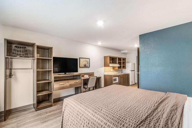 WoodSpring Suites Doral Miami Airport photo 2