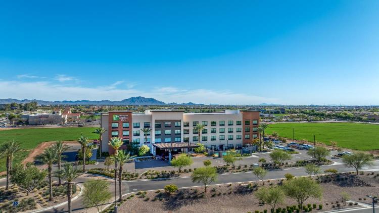 Holiday Inn Express & Suites - Gilbert - Mesa Gateway Airport photo 1