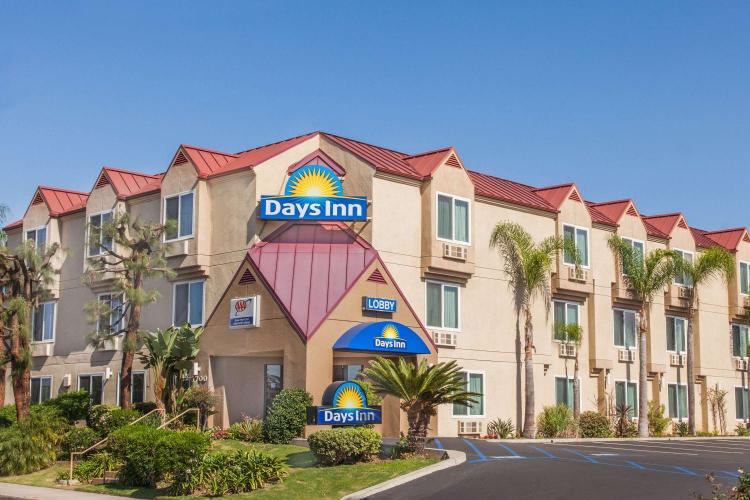 Days Inn by Wyndham Carlsbad photo 1