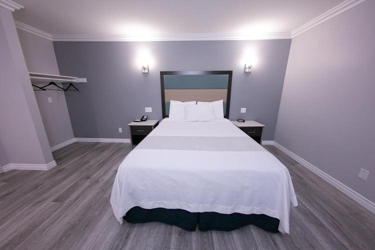 Travelodge Inn & Suites by Wyndham West Covina photo 3