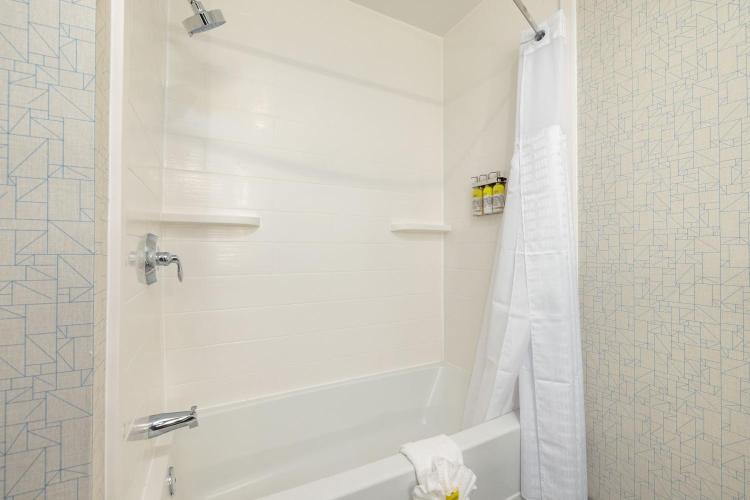 Holiday Inn Express & Suites - San Jose Silicon Valley by IHG photo 3