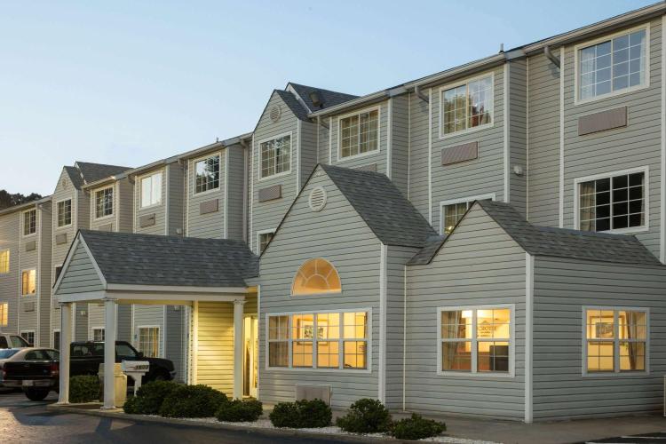 Microtel Inn & Suites by Wyndham Matthews/Charlotte photo 2