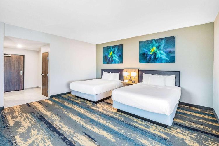 La Quinta Inn & Suites by Wyndham Galveston North at I-45 photo 3